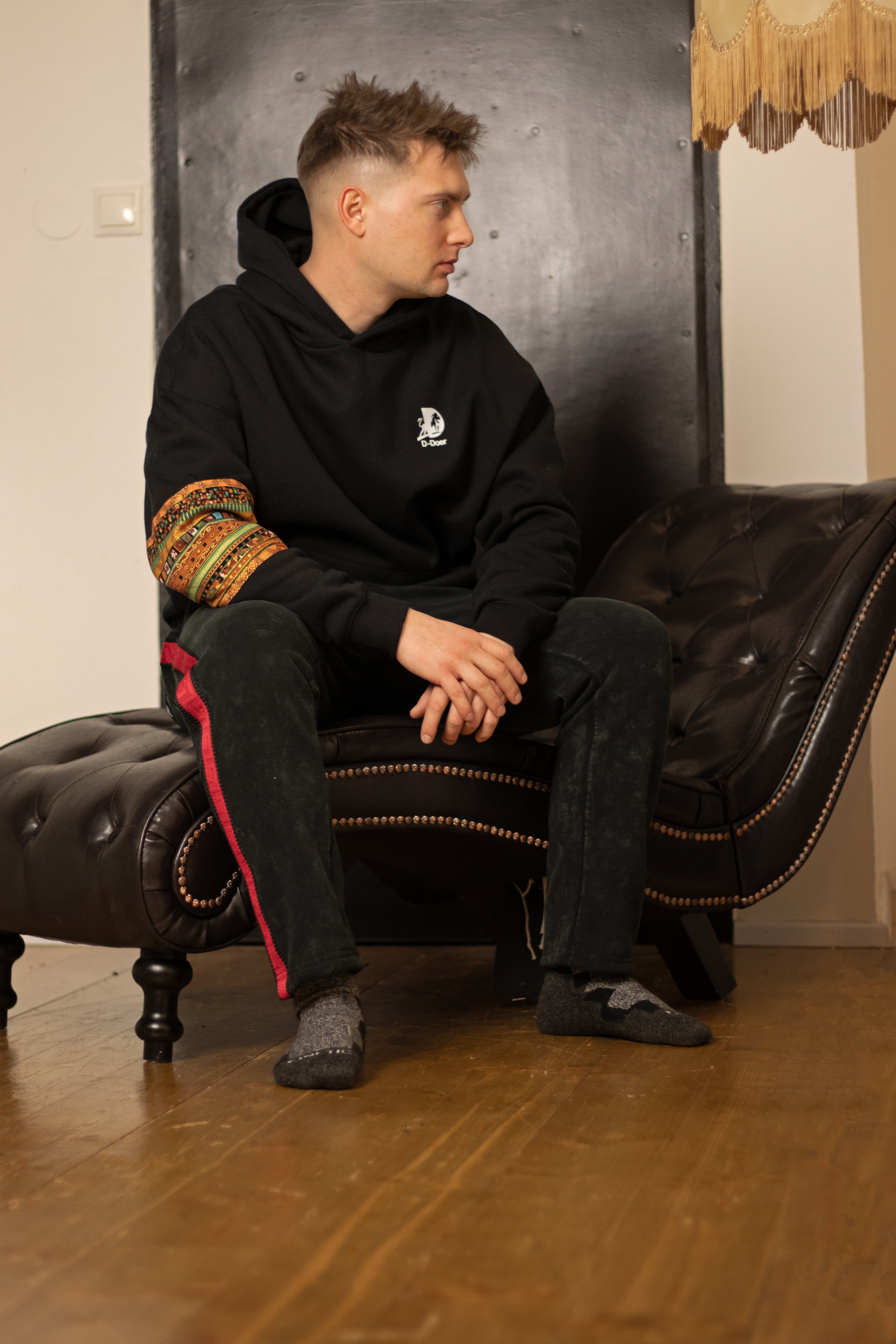 ONESIDE SLEEVE HOODIE
