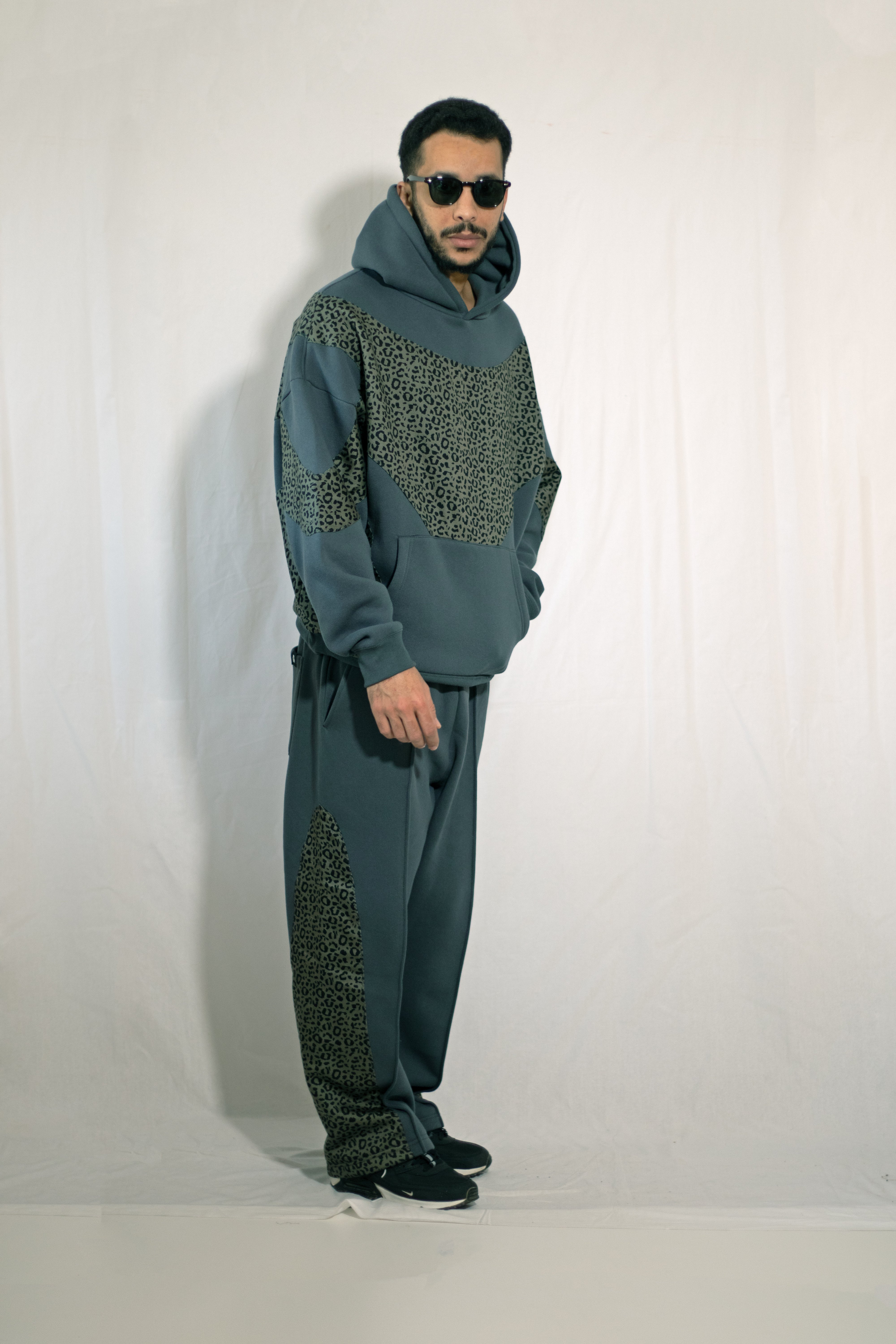 TIGER PATTERN SWEATPANTS