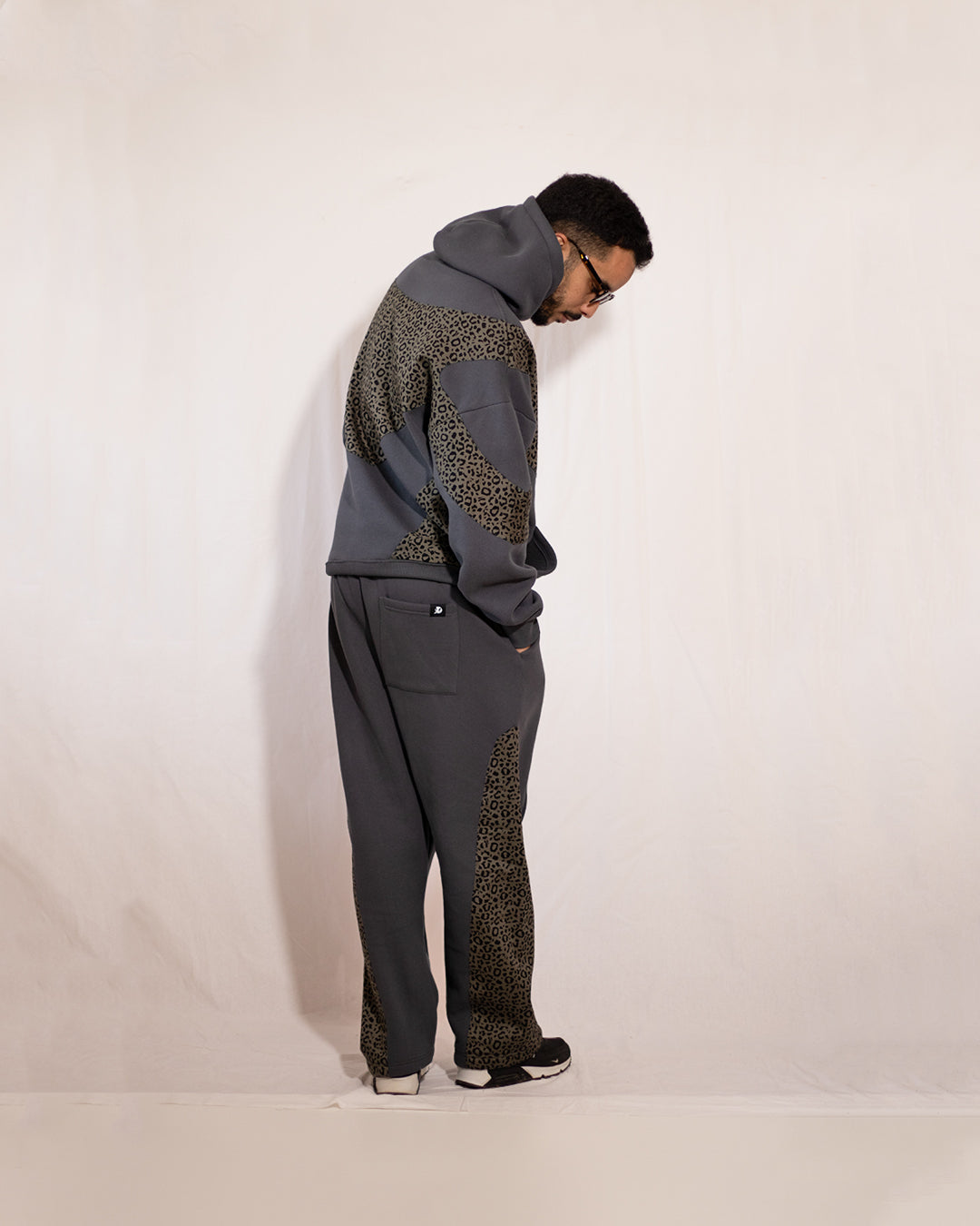 TIGER PATTERN SWEATPANTS