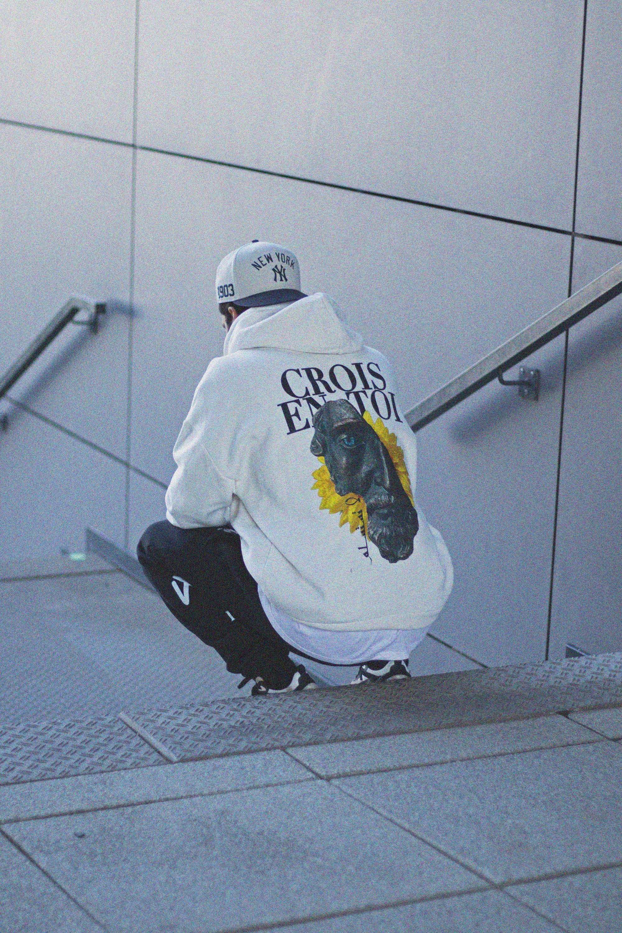 "CROIS EN TOI" HOODIE