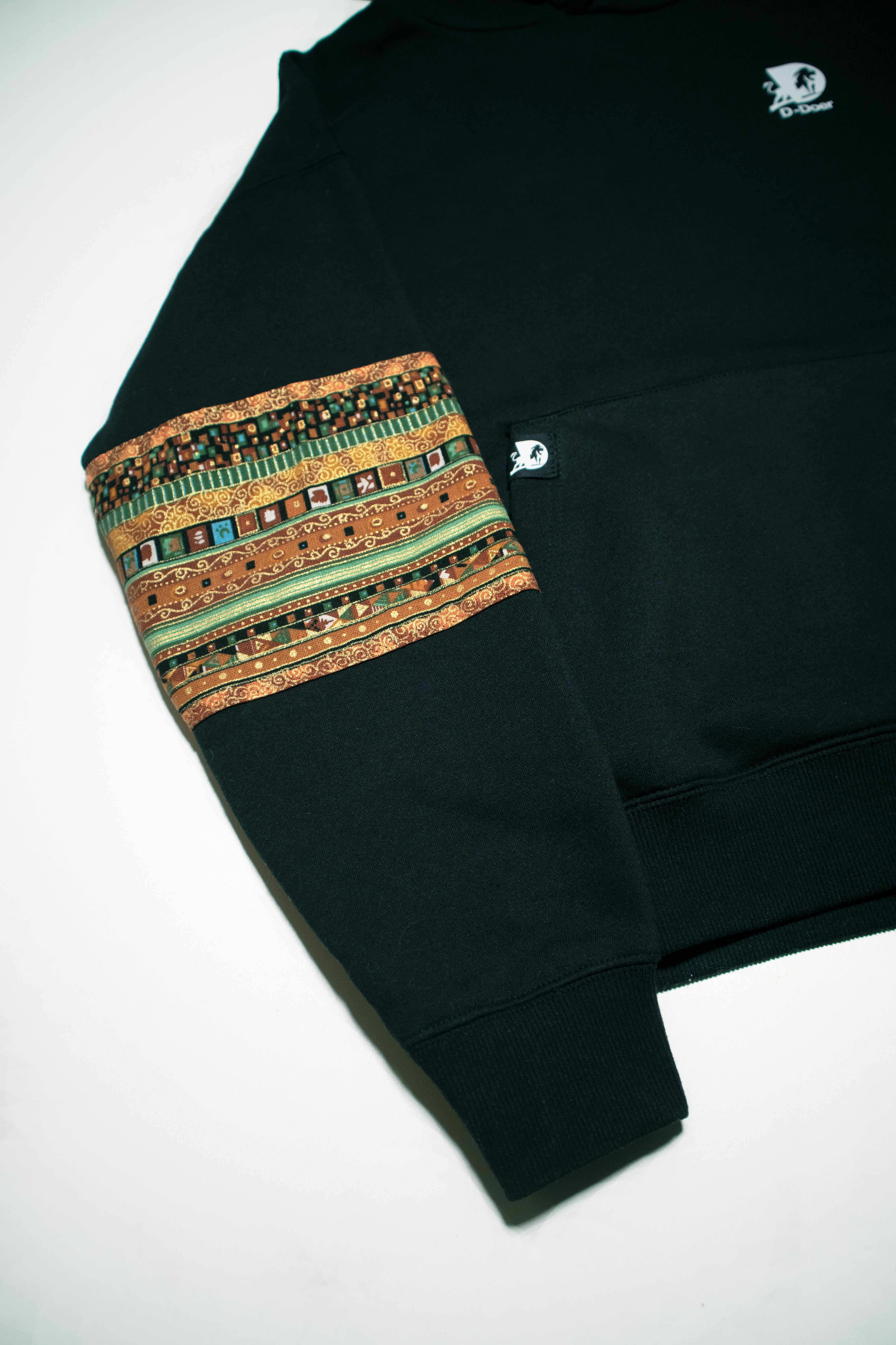 ONESIDE SLEEVE HOODIE