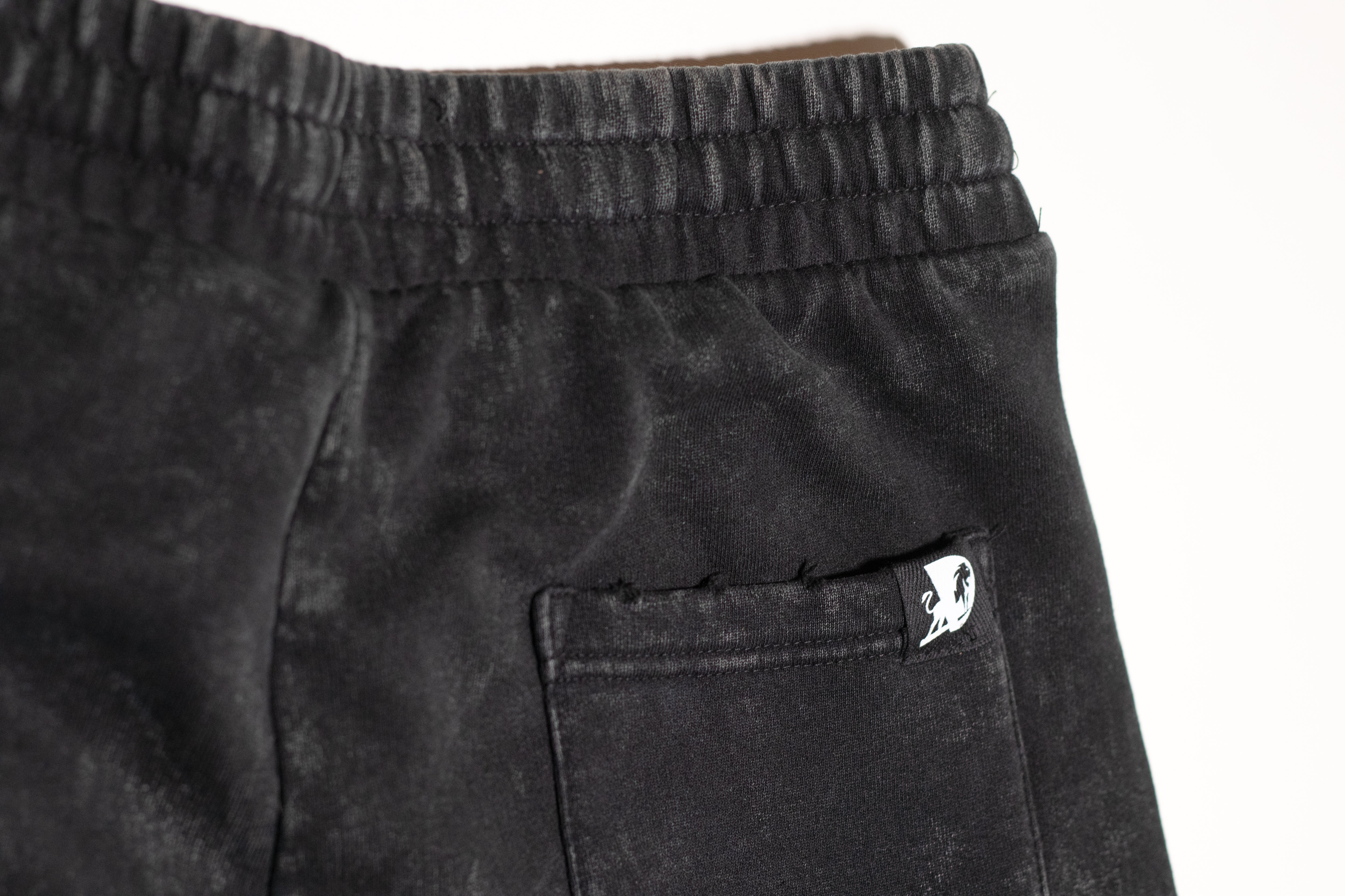 DISTRESSED SWEATPANTS