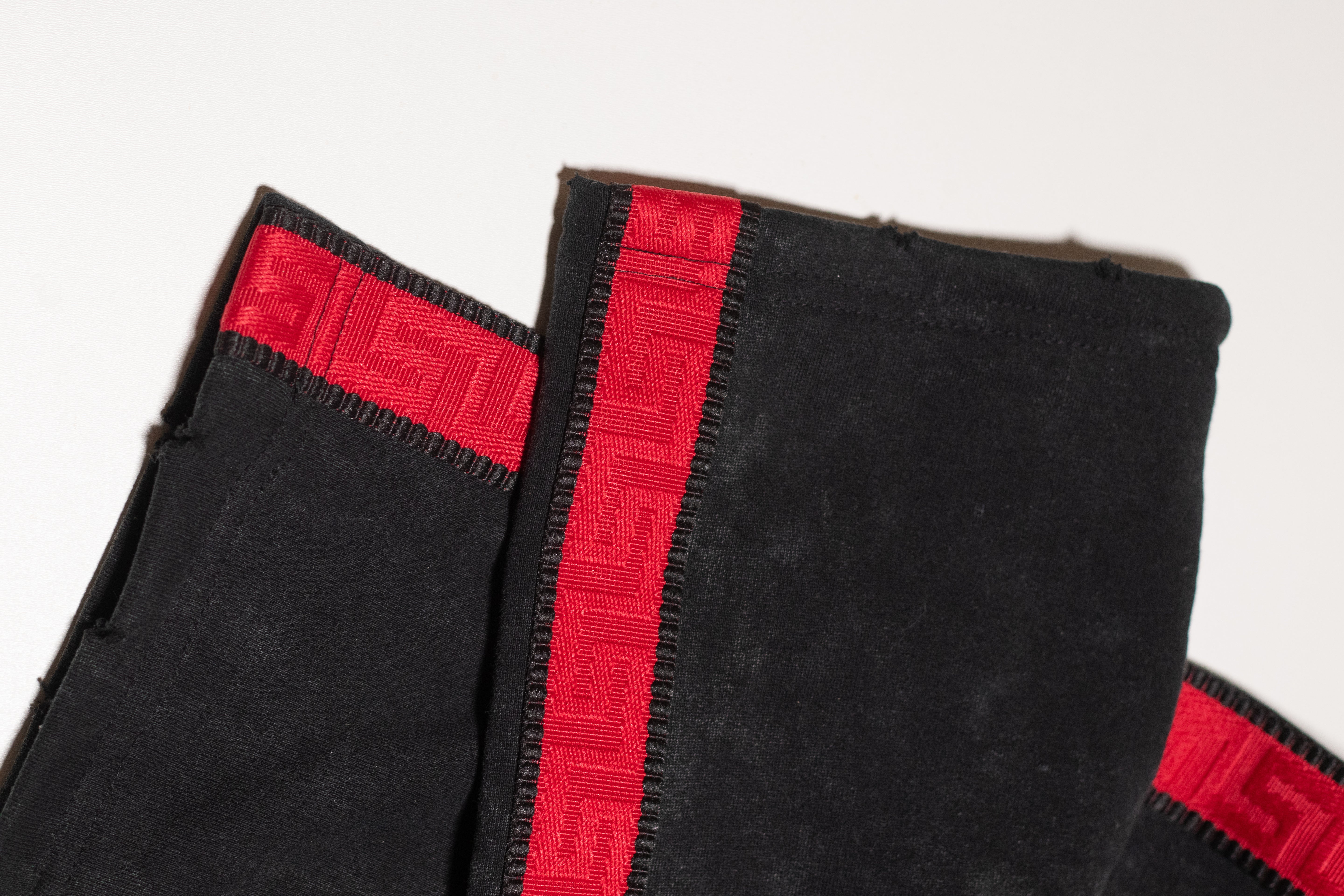 DISTRESSED SWEATPANTS